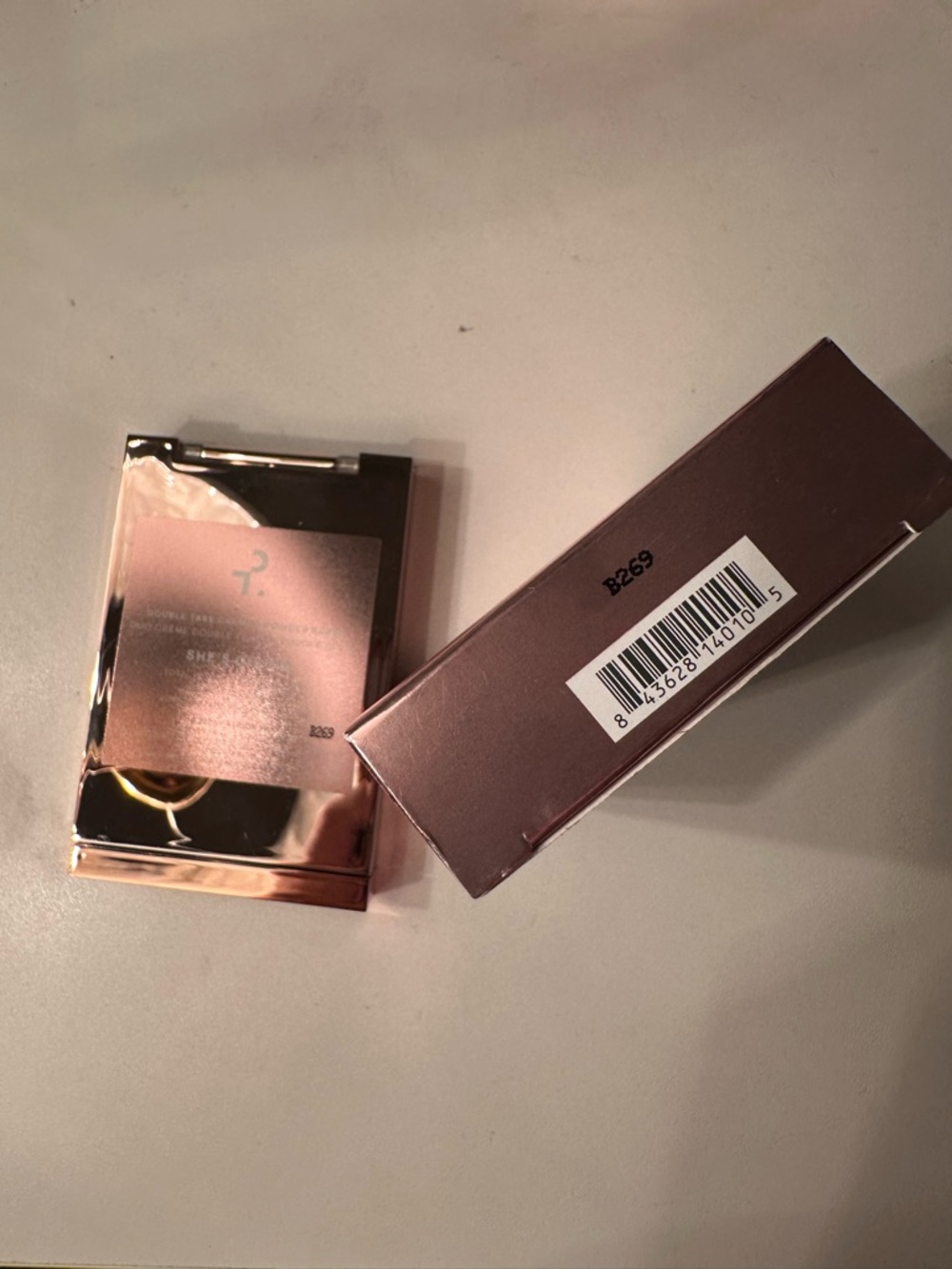 TWO Patrick Ta Mirror Finish Compact in Rose Gold - Picture 4 of 7